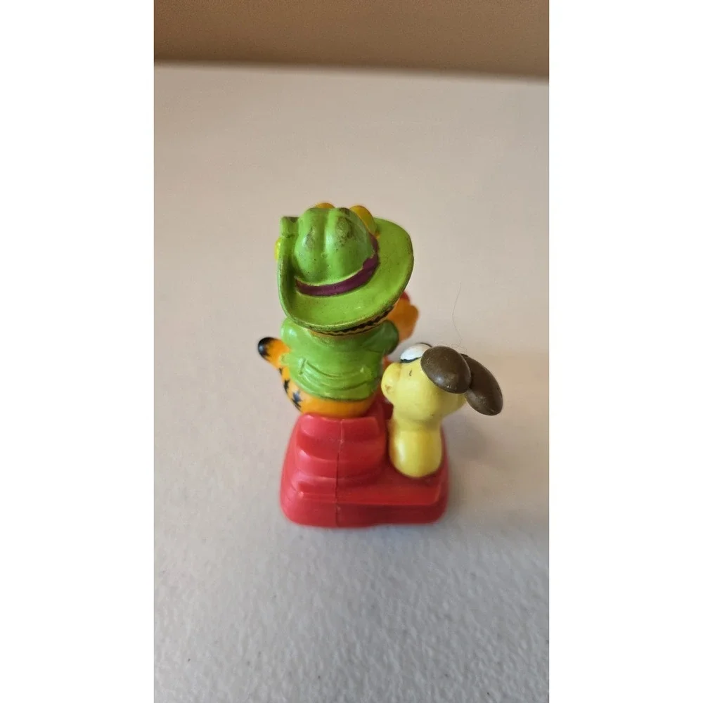 Vintage Garfield Ans Odie On‎ Vespa Scooter Figure Toy